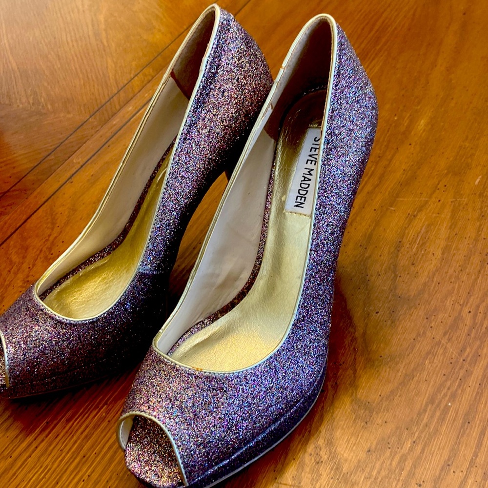 Shimmering pink, purple, blue& gold peekaboo toe 5” pumps Steve Madden size 10